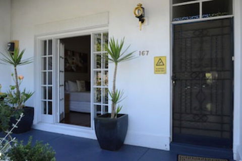 Birches Townhouse - Accommodation Gladstone 0