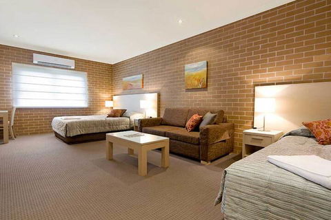 The Imperial Motel - Accommodation Gladstone 3