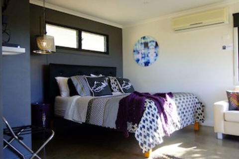 Deshons Retreat - Accommodation Gladstone 0
