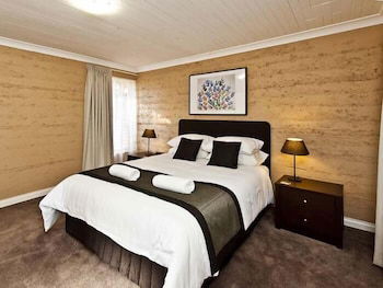 Riverway Chalets - Accommodation Gladstone 3