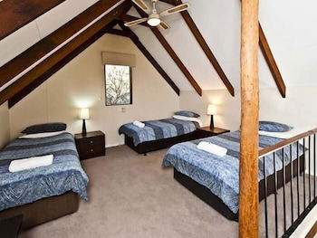 Riverway Chalets - Accommodation Gladstone 2