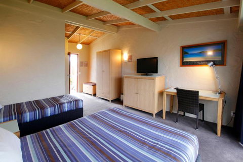 Torquay Hotel / Motel - Accommodation Gladstone 3