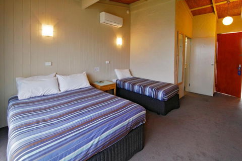 Torquay Hotel / Motel - Accommodation Gladstone 2