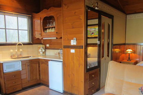 Willowlake Cottages - Accommodation Gladstone 7