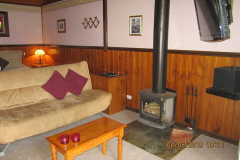 Willowlake Cottages - Accommodation Gladstone 2