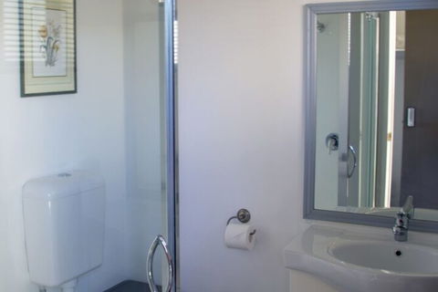 Delatite Apartments Timbertop & Fir - Accommodation Gladstone 5