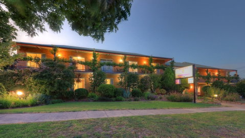 The Vines Motel And Cottages - Accommodation Gladstone 1