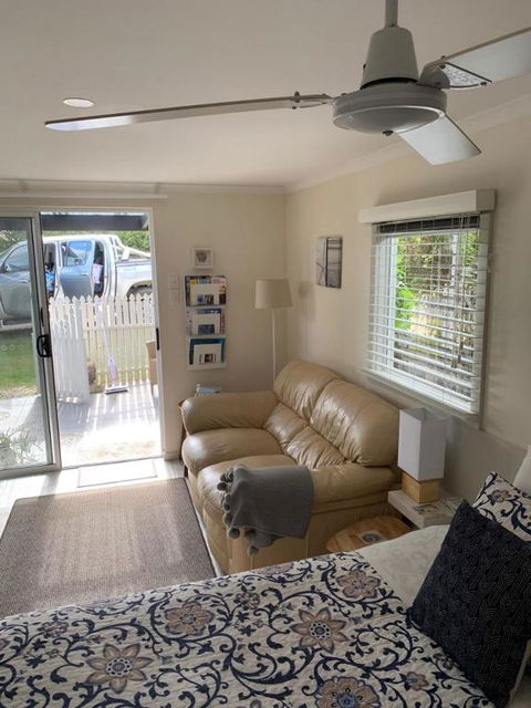 Wintergarden Beach Cabin - Accommodation Gladstone 3