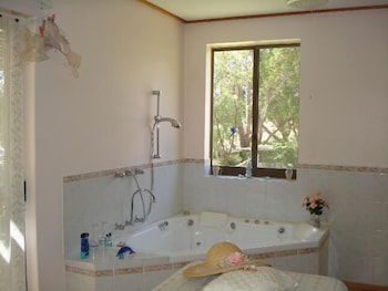 Pamela's Retreat - Accommodation Gladstone 6