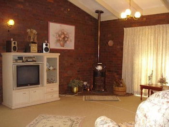 Pamela's Retreat - Accommodation Gladstone 5