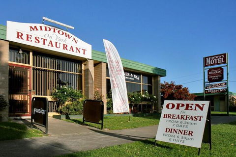 Midtown Motor Inn - Accommodation Gladstone 1