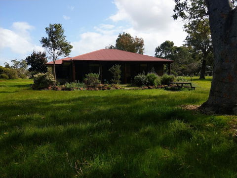 Dunsborough Rail Carriages & Farm Cottages - Accommodation Gladstone 0