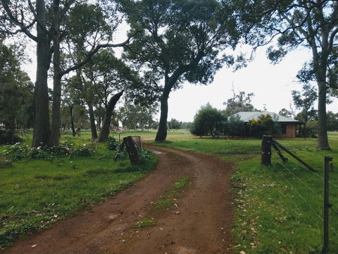 Dunsborough Rail Carriages & Farm Cottages - Accommodation Gladstone 5