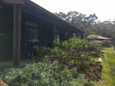 Dunsborough Rail Carriages & Farm Cottages - Accommodation Gladstone 4