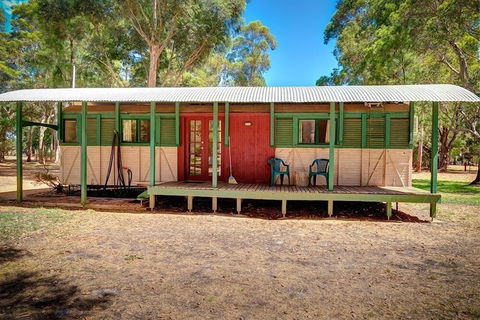 Dunsborough Rail Carriages & Farm Cottages - Accommodation Gladstone 6