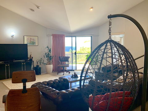 Seaview Bed And Breakfast - Accommodation Gladstone 0