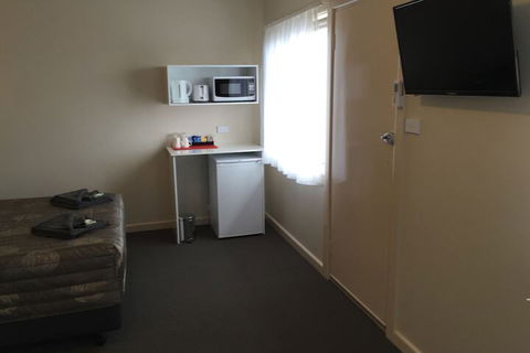 Blue Lake Motel - Accommodation Gladstone 2