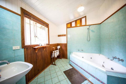 Foxwell Park Lodge & Restaurant - Accommodation Gladstone 1