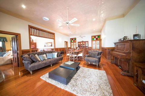 Foxwell Park Lodge & Restaurant - Accommodation Gladstone 2