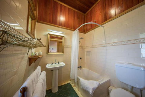Foxwell Park Lodge & Restaurant - Accommodation Gladstone 5