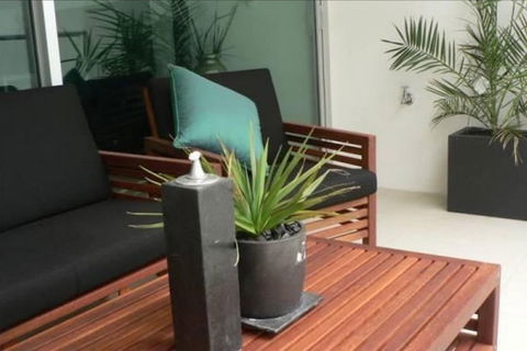 Breeze Beachfront Apartments - Accommodation Gladstone 4