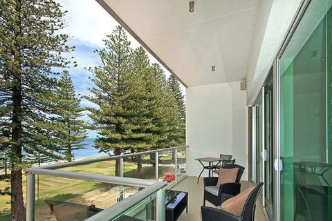 Breeze Beachfront Apartments - Accommodation Gladstone 5