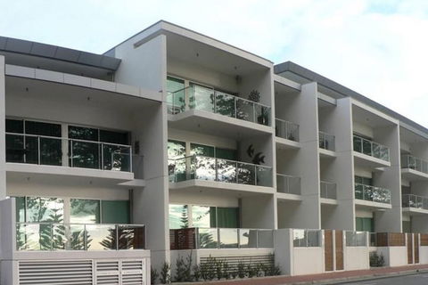Breeze Beachfront Apartments - Accommodation Gladstone 2