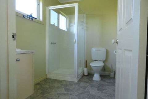 High View Family Cottages - Accommodation Gladstone 3