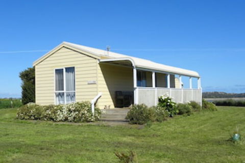 High View Family Cottages - Accommodation Gladstone 0
