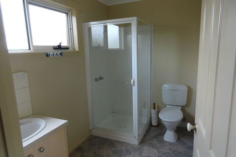High View Family Cottages - Accommodation Gladstone 1