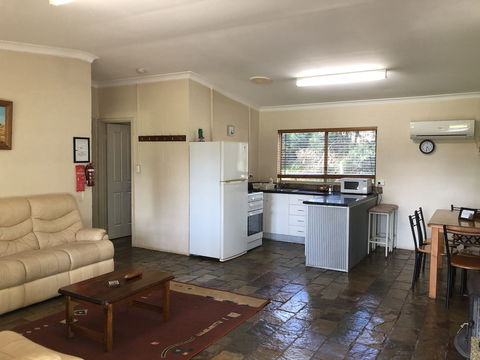 Country Cottages Of Bridgetown - Accommodation Gladstone 3