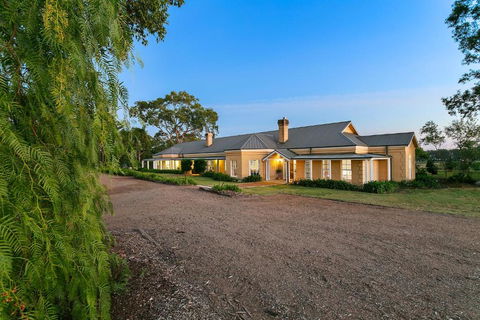 Vinden Estate Homestead - Accommodation Gladstone 2
