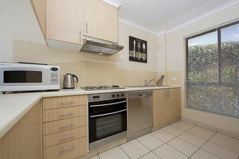 Accommodate Canberra - Kingston Court - Accommodation Gladstone 2