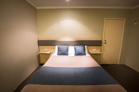 Lakeview Hotel Motel - Accommodation Gladstone 1