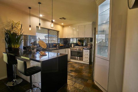 Barossa Elegance - Accommodation Gladstone 5