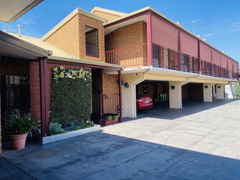The Cottage Motor Inn Albury - Accommodation Gladstone 1
