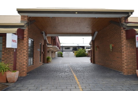 The Cottage Motor Inn Albury - Accommodation Gladstone 2