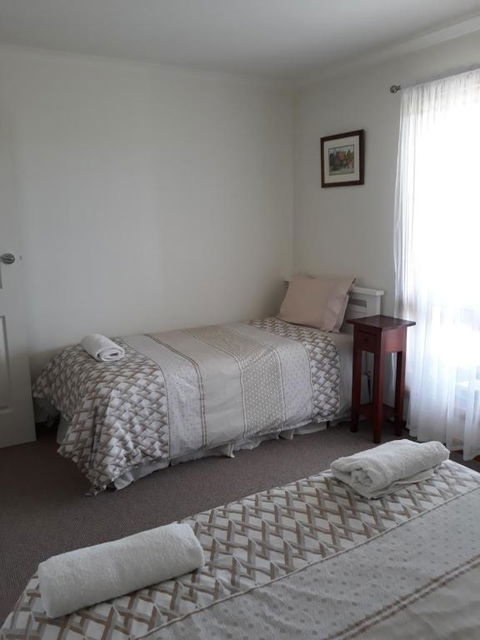 Costa Plenti Southend BnB - Accommodation Gladstone 5