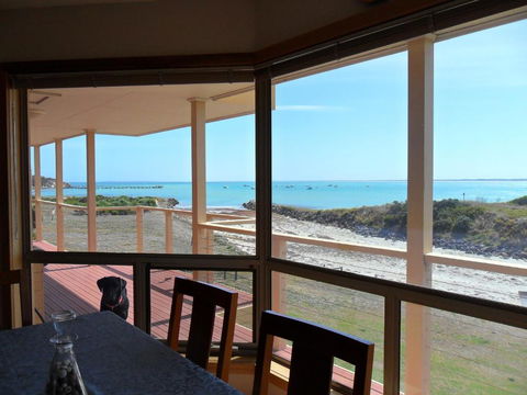 Costa Plenti Southend BnB - Accommodation Gladstone 2