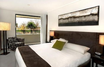 May Park Executive Apartments - Accommodation Gladstone 4