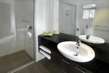 May Park Executive Apartments - Accommodation Gladstone 3