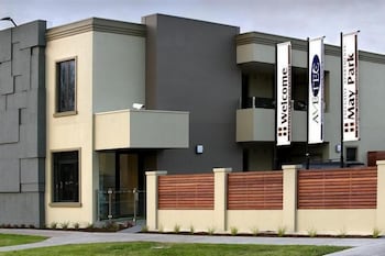 May Park Executive Apartments - Accommodation Gladstone 1