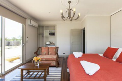Aurora Manor Rooms - Accommodation Gladstone 0