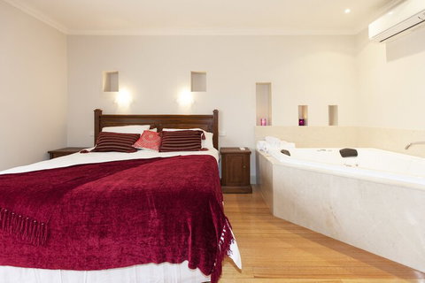 Aurora Manor Rooms - Accommodation Gladstone 4