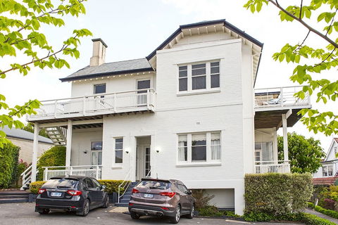 Highbury Apartments - Accommodation Gladstone 0