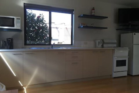 Anglesea Lodge - Accommodation Gladstone 0