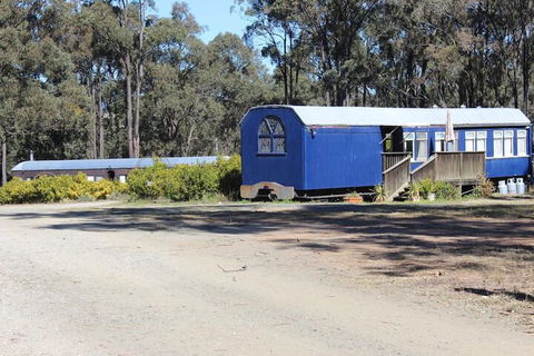 Krinklewood Cottage & Train Carriages - Accommodation Gladstone 1