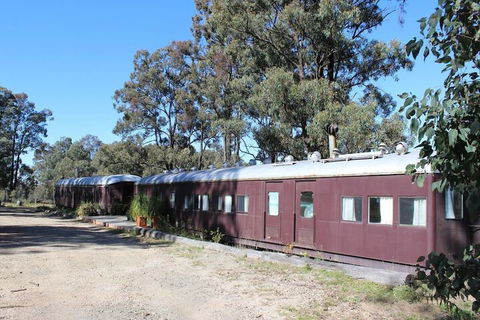 Krinklewood Cottage & Train Carriages - Accommodation Gladstone 3
