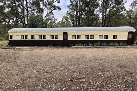 Krinklewood Cottage & Train Carriages - Accommodation Gladstone 4