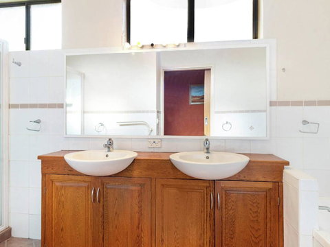 Alkira Motel - Accommodation Gladstone 1